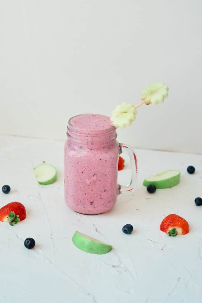 Apple Banana Strawberry Smoothie – A Winner For Picky Eaters!