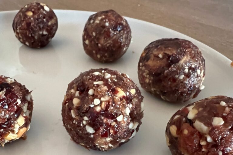 Cranberry Bliss Balls – Easy GF Snack With Only 4 Ingredients
