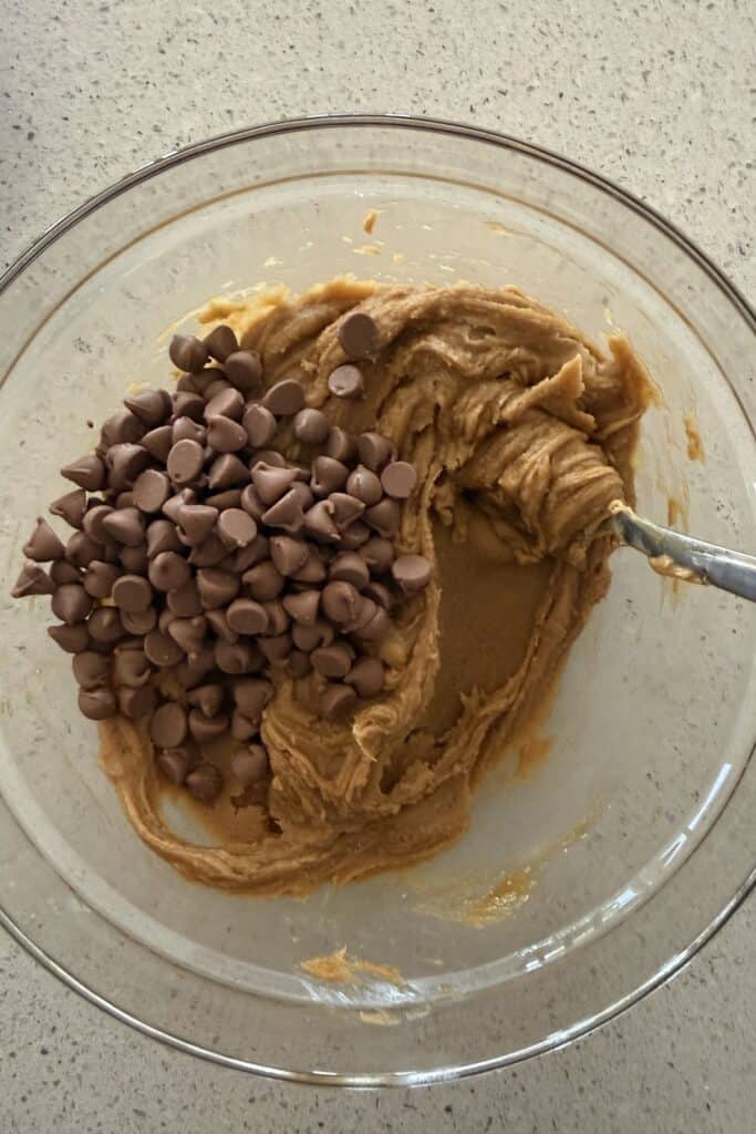 how to make 4 ingredient choc chip cookies