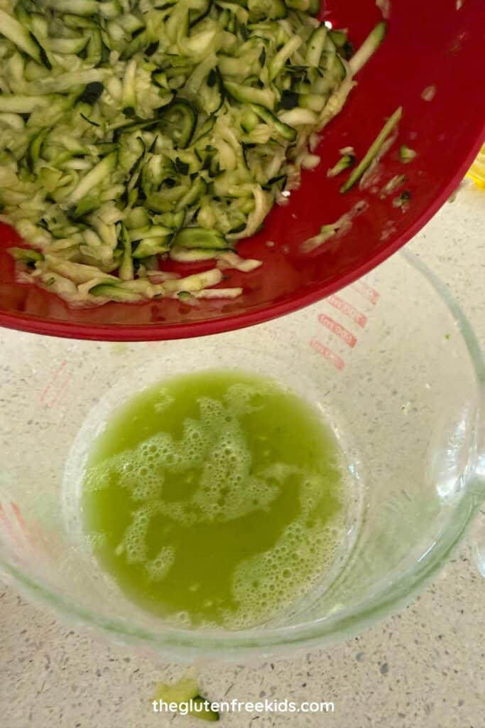 squeeze zucchini to remove liquid