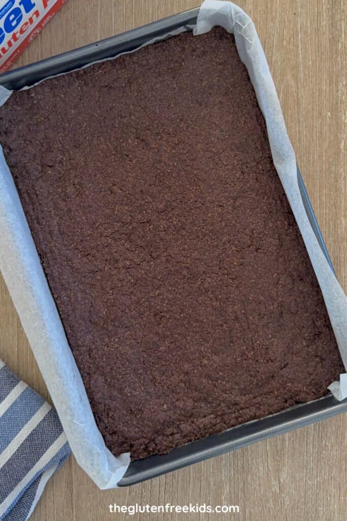 Allow the slice to cool completely in the pan.